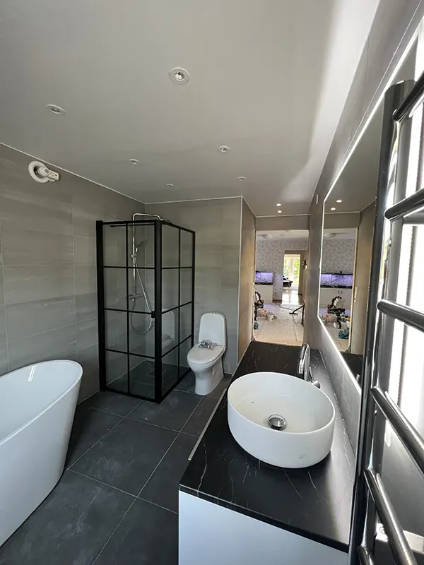 Snyggt badrum, i modern stil.